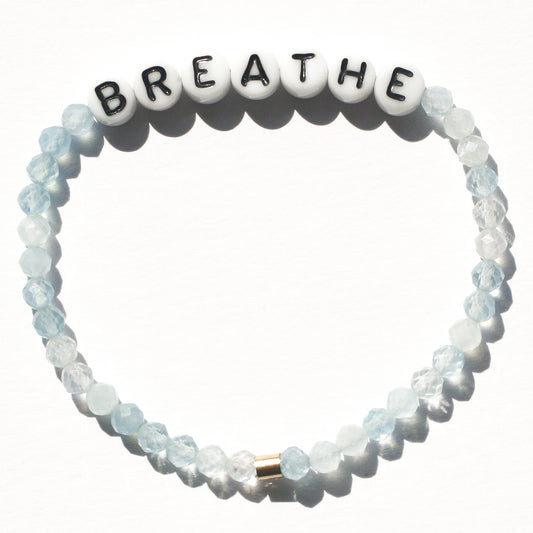 BREATHE bracelet in aquamarine